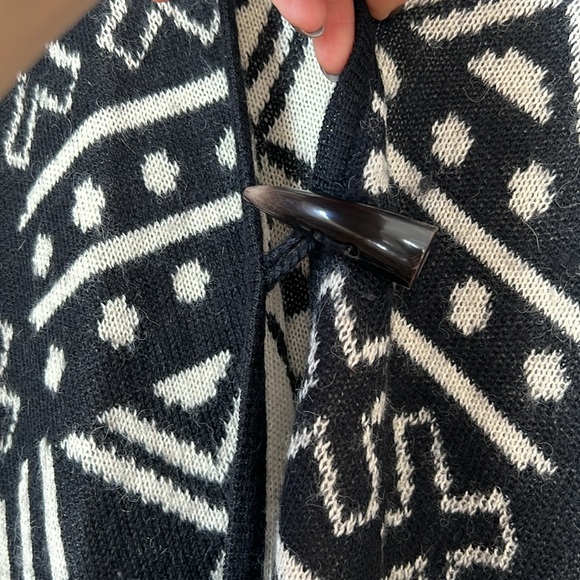 Dolce Vita Alpaca Cape/Poncho one size - Picture 4 of 6